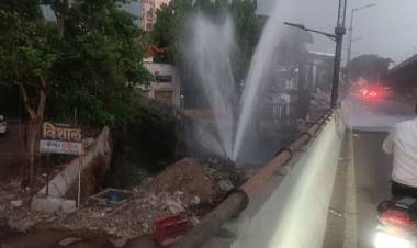 मेट्रोच्या कामासाठी खोदकाम करताना निगडित पुन्हा पाईपलाईन फुटून हजारो लिटर पाणी वाया