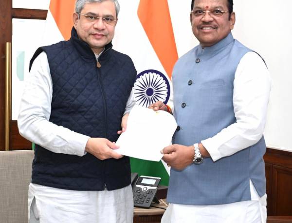 केंद्रीय रेल्वेमंत्री अश्विनी वैष्णव घेणार राज्य सरकारसोबत बैठक  शिवसेना खासदार श्रीरंग बारणे यांची माहिती