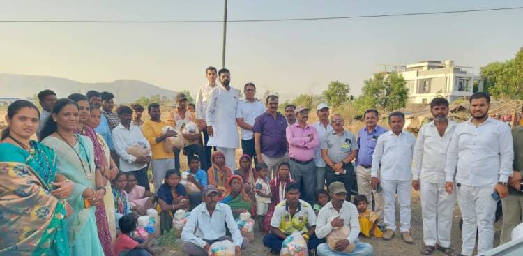 जागृत नागरिक महासंघातर्फे आदिवासी कुटुंबाला किराणा साहित्य किट वाटप* 