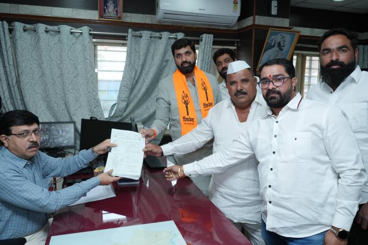 प्रभाग २५ मध्ये शांततेचा संदेश देत चेतन अण्णा पवार यांचा उमेदवारी अर्ज दाखल!